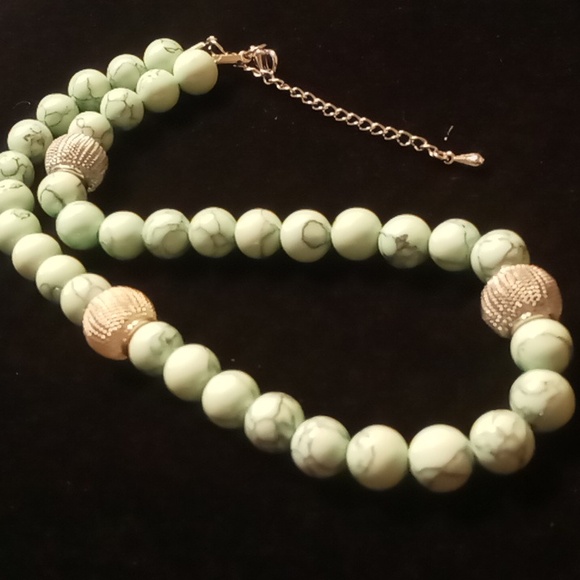 Turquoise howlite necklace on silk string 18 inches long nwot with earrings - Picture 8 of 10